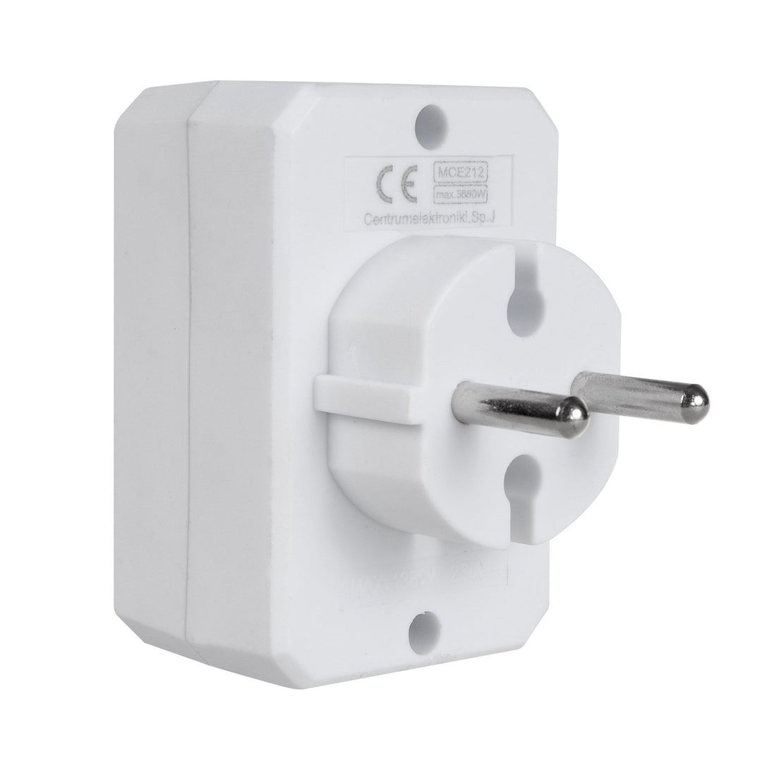 Maclean Energy MCE212 3x6A trojitá zásuvka, univerzálna zástrčka
