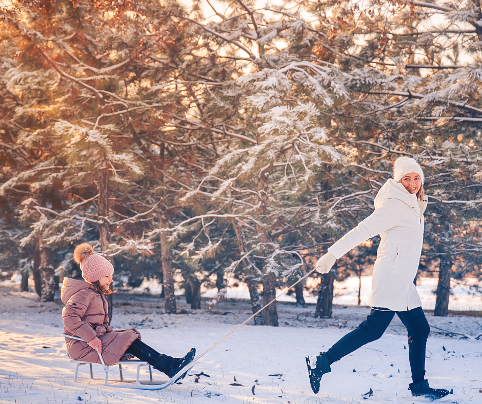 Kvalitná zimná zábava: ako vybrať tie najlepšie sánky pre vašich najmenších?