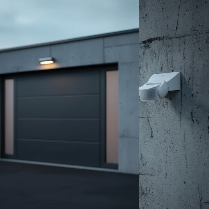 Infračervený snímač pohybu s dálkovým ovládáním IP65, max. 800 W (žárovka), max. 1200 W (LED) MCE241 Maclean Energy