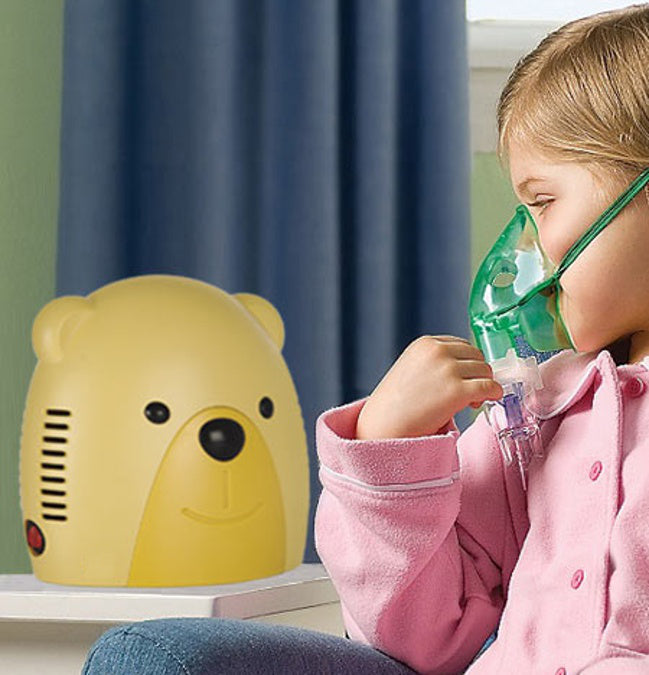 Detský inhalátor Promedix PR-811 medvedík, súprava nebulizátora, masky, filtre Verzia pre Veľkú Britániu