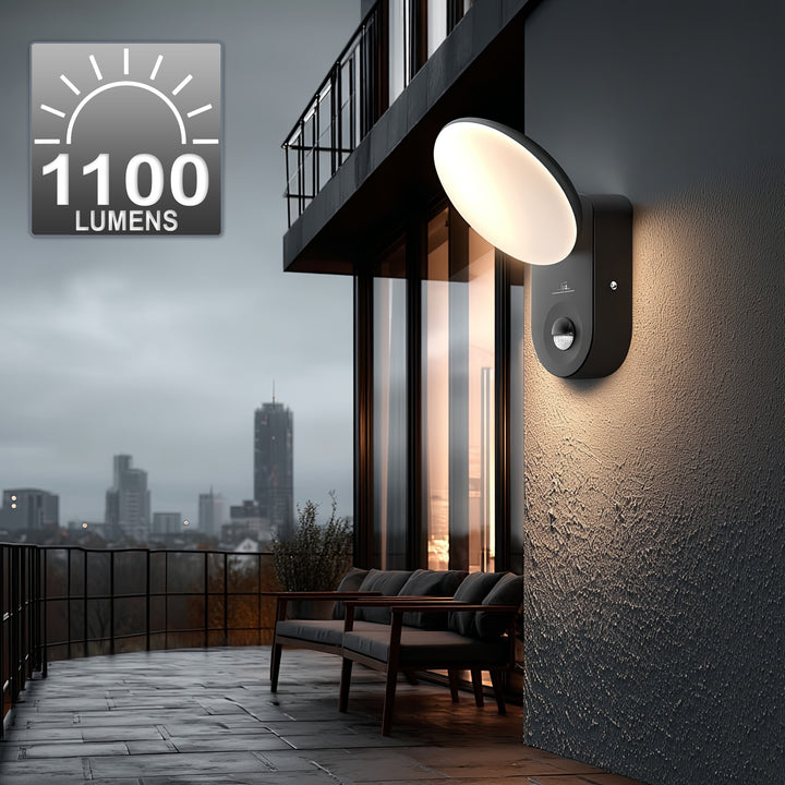 Nástenná LED lampa s PIR senzorom Maclean Energy MCE367 - PC+ALU, 15W (1100lm) Neutrálna biela 4000K IP65 sivá