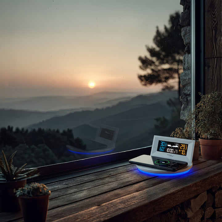 Bezdrôtová meteostanica s bezdrôtovou nabíjačkou Qi Základňa s náladovým svetlom Predpoveď počasia Kalendár Budík a odloženie budenia Externý senzor Vnútorný a vonkajší teplomer Farebný displej