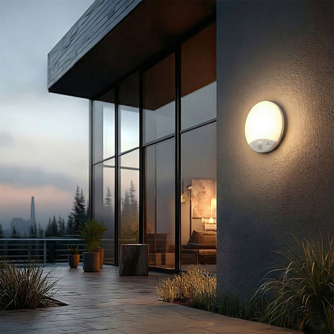 LED lampa Maclean s detektorom pohybu, infračervená, biela, 10W, IP44, prirodzená biela (4000K), 900lm, MCE357 W