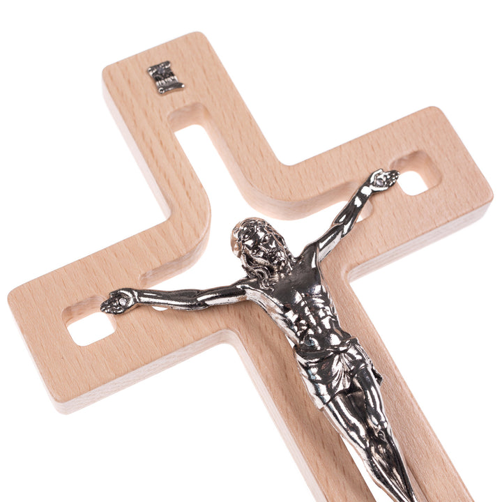 Drevený závesný kríž moderný s pasionom prírodný 25x16x1,6cm