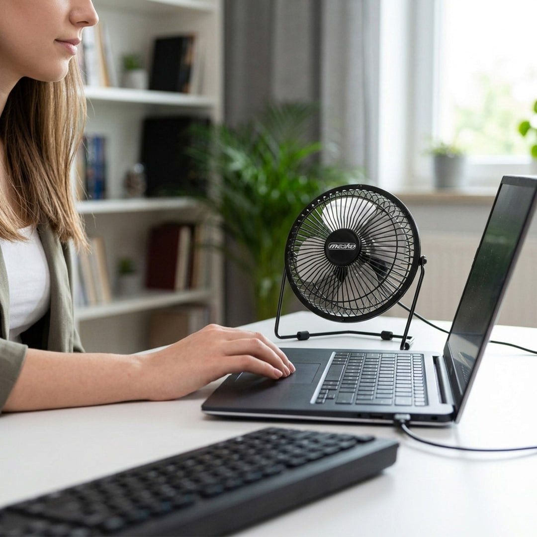 Stolný ventilátor Mesko, priemer 15 cm, napájanie cez USB, vertikálna oscilácia, MS 7322