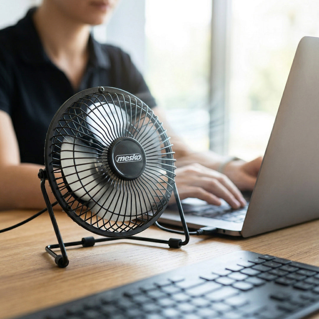 Stolný ventilátor Mesko, priemer 15 cm, napájanie cez USB, vertikálna oscilácia, MS 7322