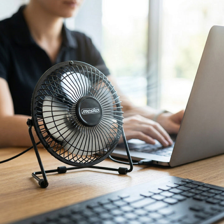 Stolný ventilátor Mesko, priemer 15 cm, napájanie cez USB, vertikálna oscilácia, MS 7322