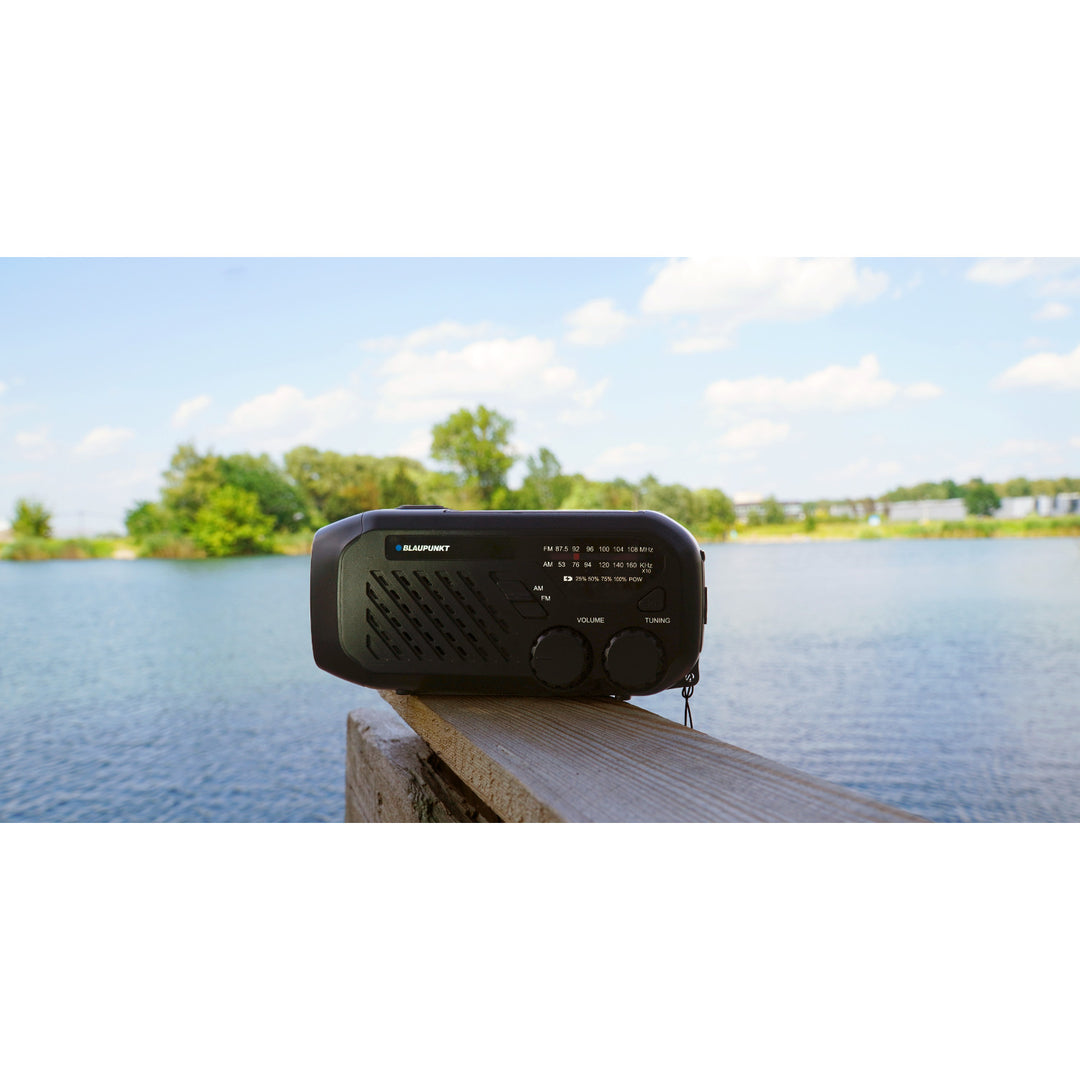 Rádio Blaupunkt sieťové/batériové, LED svietidlo, indikácia SOS, anténa, ER10