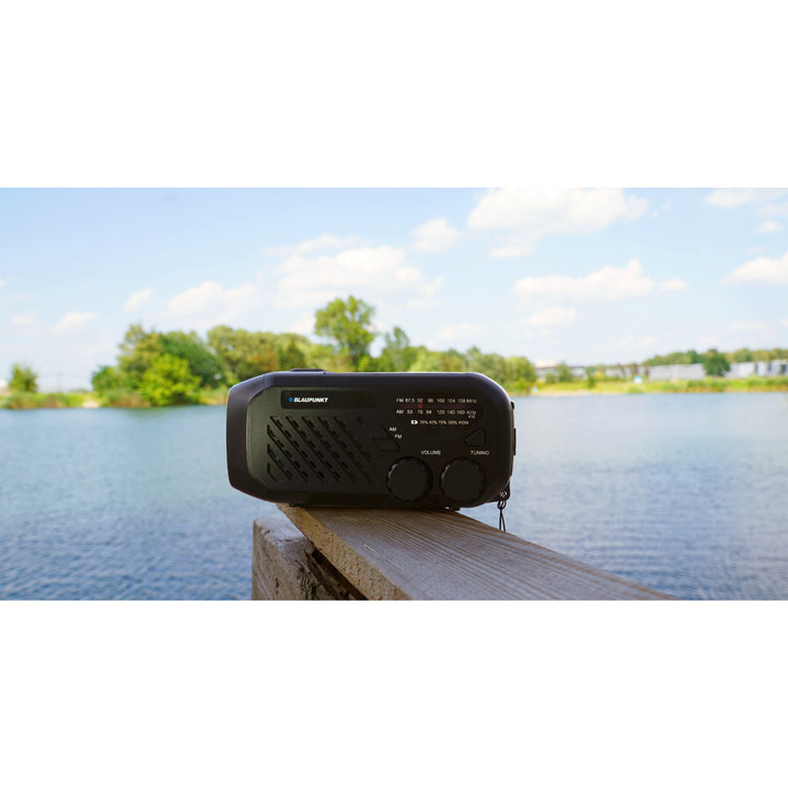 Rádio Blaupunkt sieťové/batériové, LED svietidlo, indikácia SOS, anténa, ER10