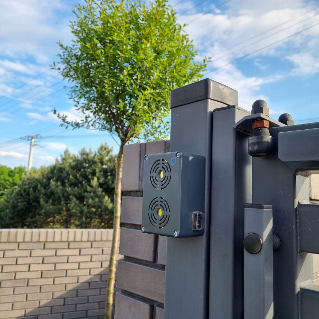 Odpudzovač hlodavcov Viano na kuny potkany myši, napájaný batériami, IP65, dosah až 200 m, OB-02