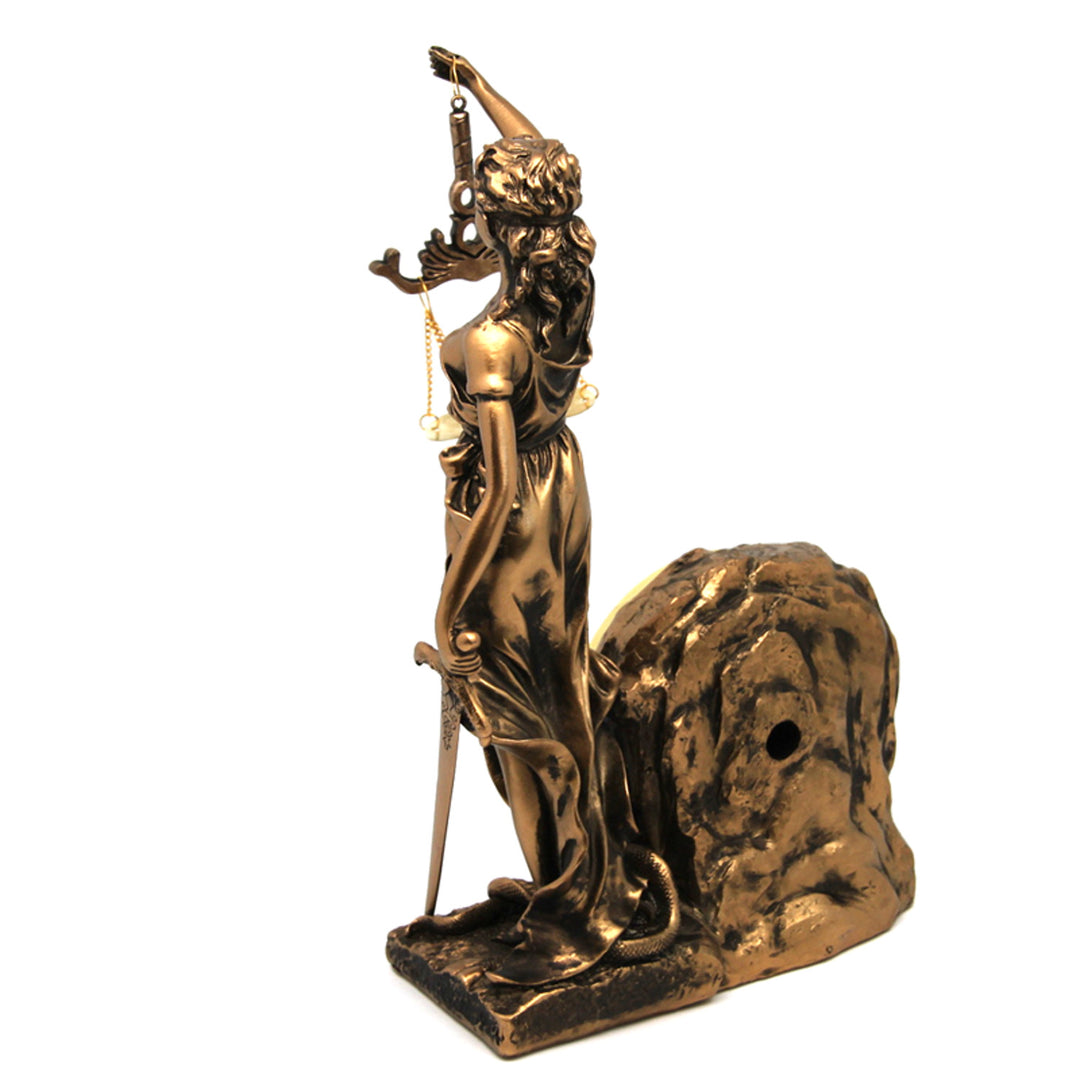 Figúrka bohyne spravodlivosti Temidy, hodiny, kráľovná Izabela