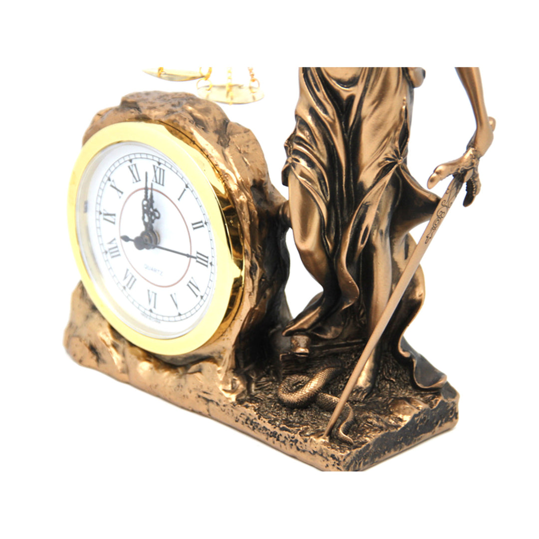 Figúrka bohyne spravodlivosti Temidy, hodiny, kráľovná Izabela