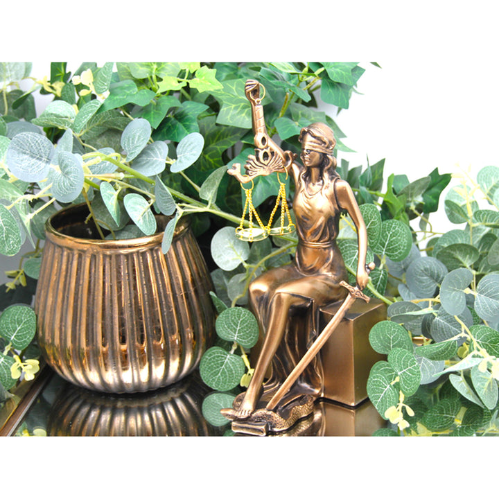 Figúrky Themis s váhami a mečom, opierky na knihy, kráľovná Izabela, 2 kusy