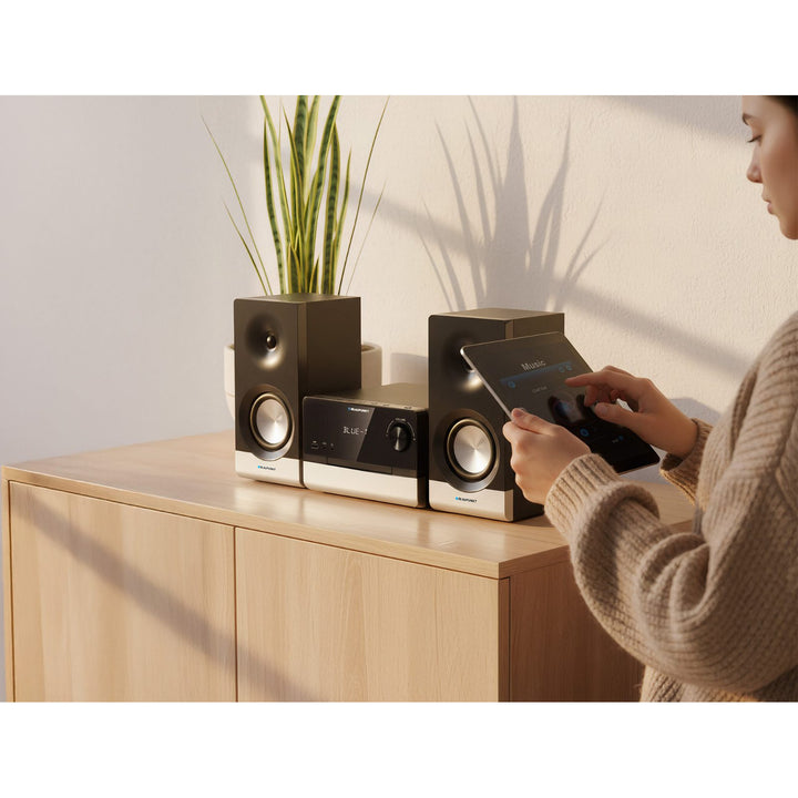 Blaupunkt Mikrofón, CD, USB, FM rádio, Bluetooth, diaľkové ovládanie, hodiny s funkciou budíka, MS40.2BT