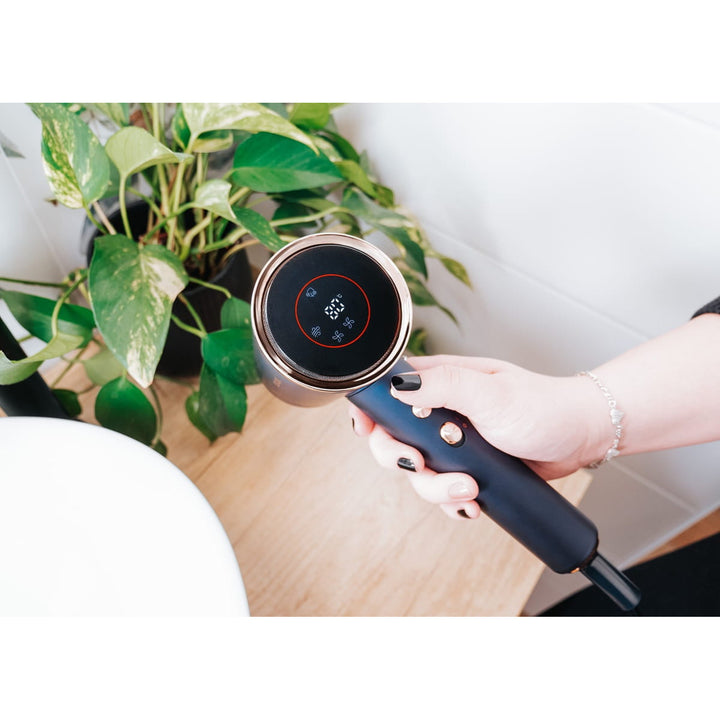 Koncepcia Fén ProfiCare, motor BLDC, magnetické nástavce, funkcia Oil Therapy, detský režim, funkcia Cold Mode, VV8100