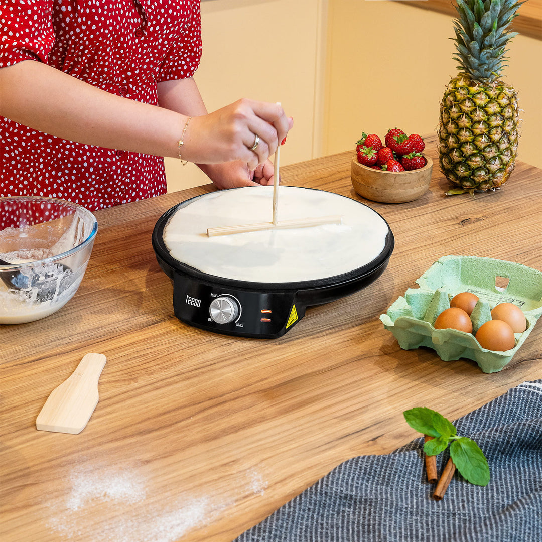 Palačinkovač Teesa, elektrická palacinková panvica, priemer platne 30 cm, výkon 1200 W, TSA3235