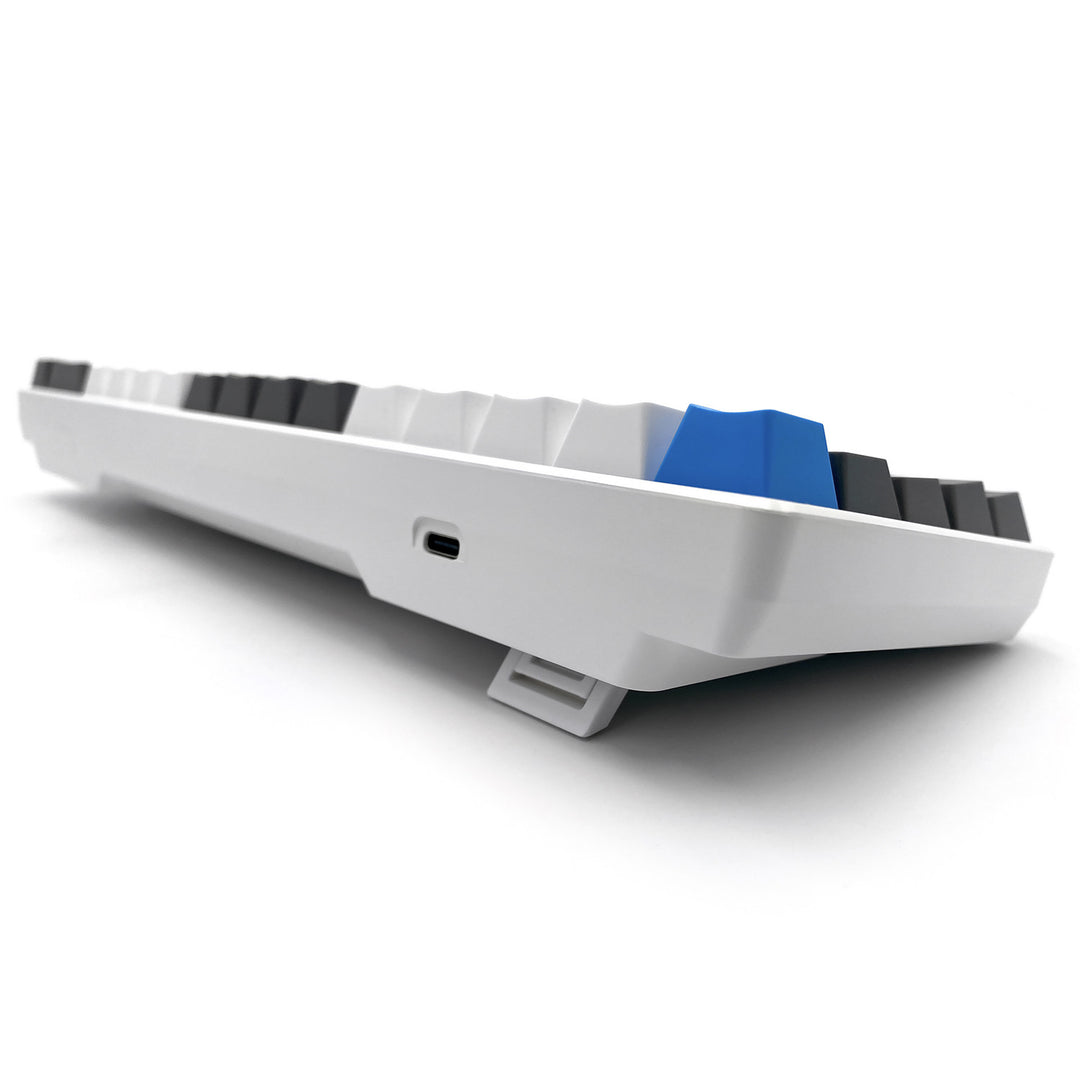 RED CORE MX60 – Krátka 60 % mechanická herná klávesnica, tiché mechanické spínače RED, farebné podsvietenie, 68 klávesov, USB-C. Farba: biela/modrá. Mediatech