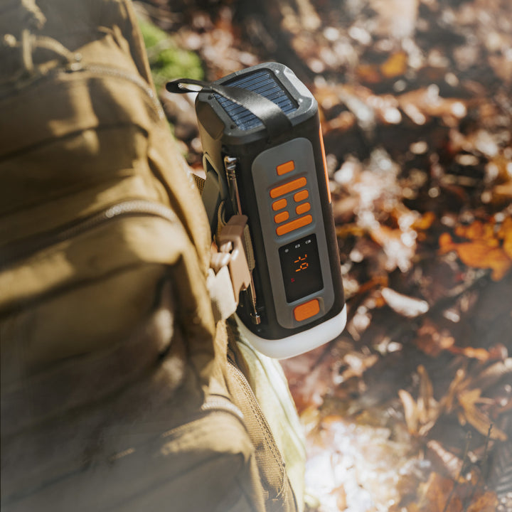 Núdzové rádio Adler so solárnym panelom, ručnou kľukou a powerbankou, Bluetooth 5.0, 4W LED baterkou, 4500 mAh, AD 1920