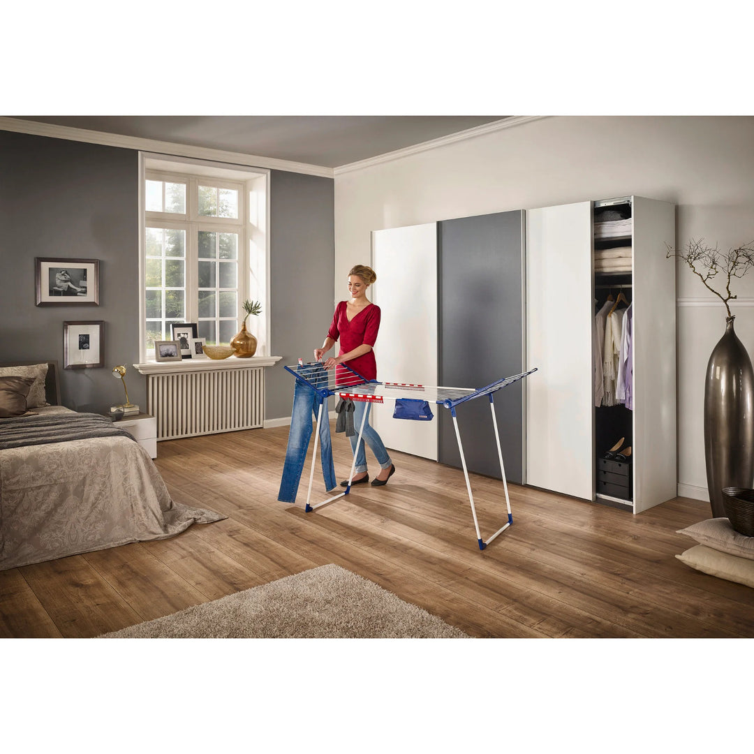 Sušiak Leifheit Pegasus 180 Solid Plus, dĺžka šnúry 18 m, stabilné paralelné nohy, odolný voči poveternostným vplyvom, 2 kolíky na bielizeň, 81510