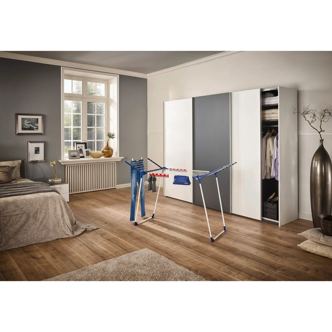 Sušiak Leifheit Pegasus 180 Solid Plus, dĺžka šnúry 18 m, stabilné paralelné nohy, odolný voči poveternostným vplyvom, 2 kolíky na bielizeň, 81510