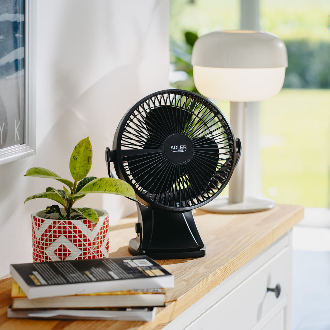 Stolný ventilátor s klipom, na batériu, 15,5 cm, otočný o 360°, USB-C, Adler