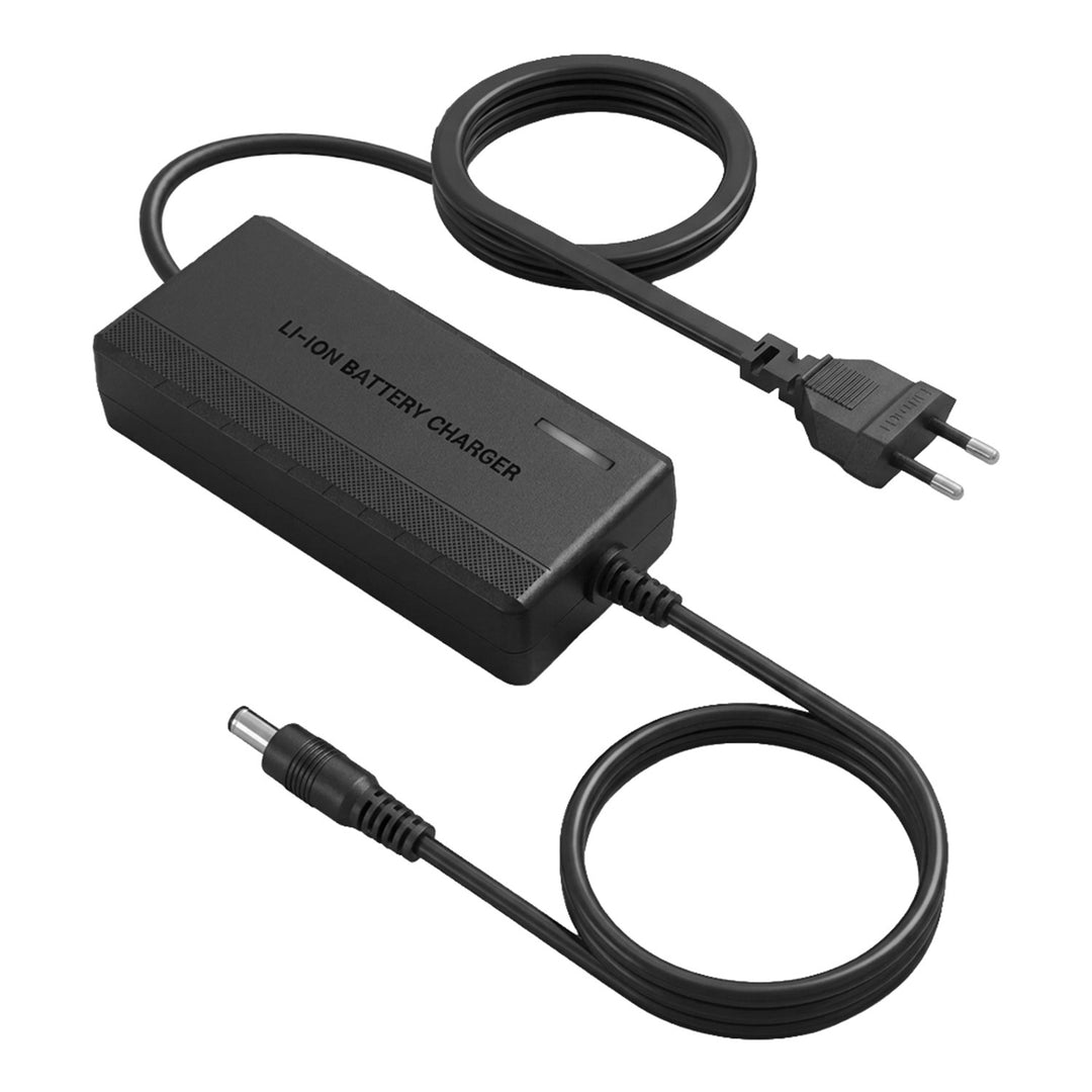 Univerzálna nabíjačka / napájací adaptér Maclean Energy, pre kolobežky, 42 V DC, 2 A, max. 85 W, rýchle nabíjanie, 6 konektorov, MCE667