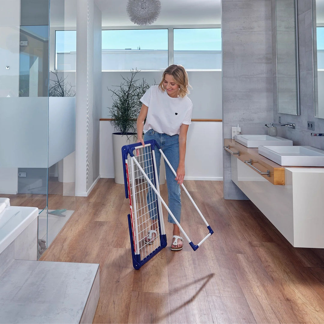 Sušička Pegasus 180 Solid Leifheit, dĺžka šnúr 18 m, stabilné paralelných nožičky, odolná voči poveternostným vplyvom, 2 držiaky na bielizeň, 81514