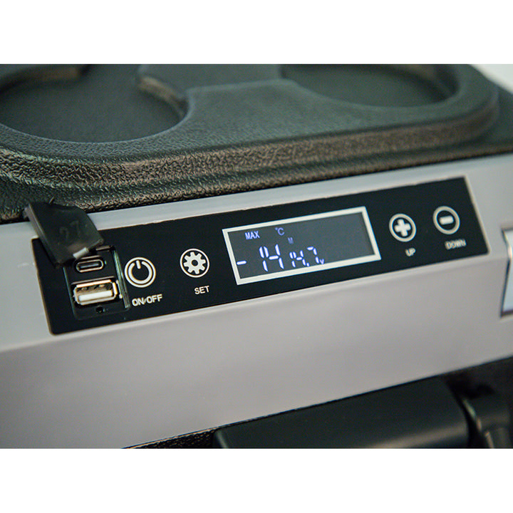 Kompresorová cestovná chladnička do auta Blow, objem 35 l, dotykový ovládací panel, 12 V, 24 V a 230 V, USB-C zásuvka, 44-208#