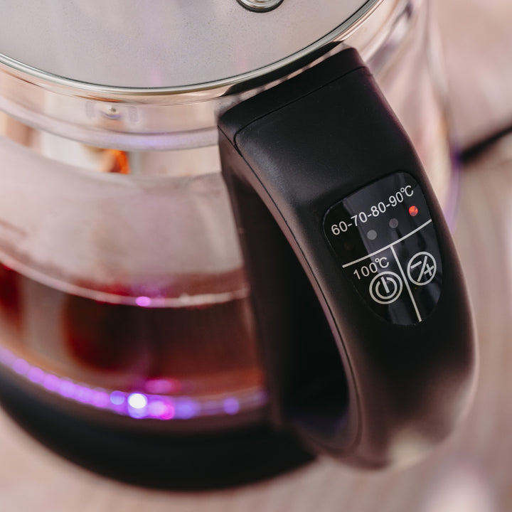 Sklenená rýchlovarná kanvica s objemom 1,5 l, s infúzorom a reguláciou teploty 2200 W, LED 60–100 °C, Adler AD 1299, čierna