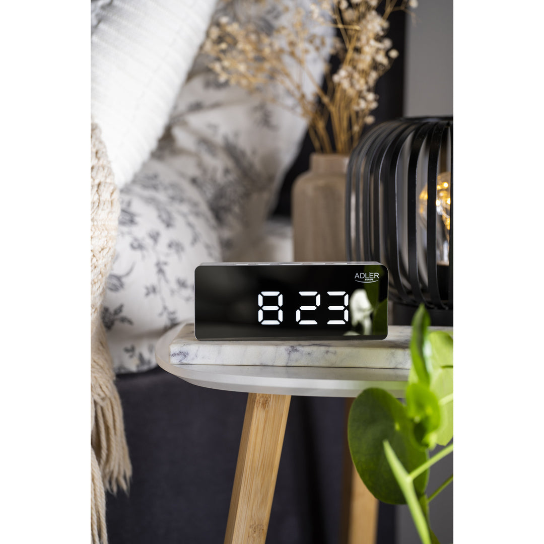 Budík s LED displejom a teplomerom Adler AD 1189 W + 3 ks alkalických batérií AAA Varta Industrial