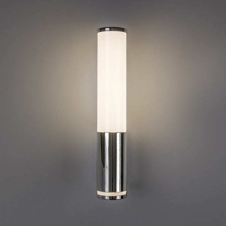 Interiérová nástenná lampa Tenero, LED 6 W, 4000 K, 600 lm, výška 29 cm, chróm, IP44, 75100